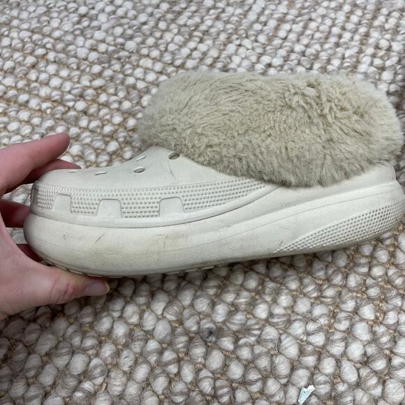 Crocs Furever Crush Clog in Bone SZ 6 Fur-Lined Winter Chunky Platform GUC - Picture 8 of 11